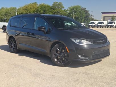 Used 2018 Chrysler Pacifica Touring Plus w/ S Appearance Package