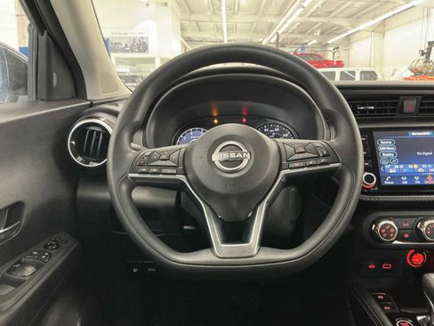 Used 2024 Nissan Kicks SR image 8