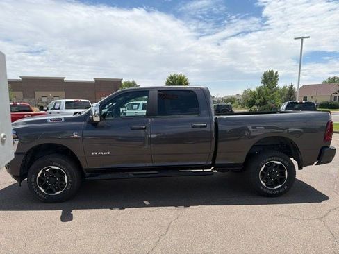 Used 2025 RAM 2500 Laramie AWD/4WD image 2