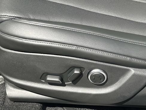 New 2027 Genesis GV80 2.5T AWD/4WD image 17
