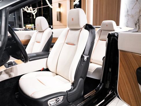 Used 2016 Rolls-Royce Dawn RWD image 8