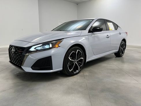 Used 2024 Nissan Altima 2.5 SR AWD/4WD image 3