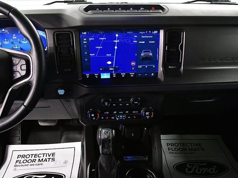 Used 2025 Ford Bronco Badlands image 25