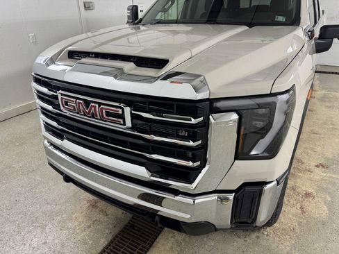 New 2026 GMC Sierra 2500 SLE image 3