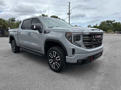 Used 2024 GMC Sierra 1500 AT4 w/ Technology Package image 8