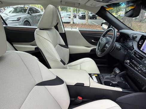 Used 2025 Lexus ES 300h w/ Premium Package FWD image 39