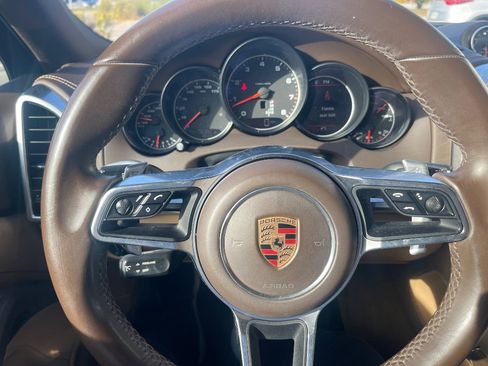 Used 2018 Porsche Cayenne Platinum Edition image 17