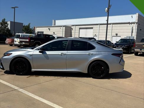 Used 2022 Toyota Camry SE w/ Convenience Package FWD image 2