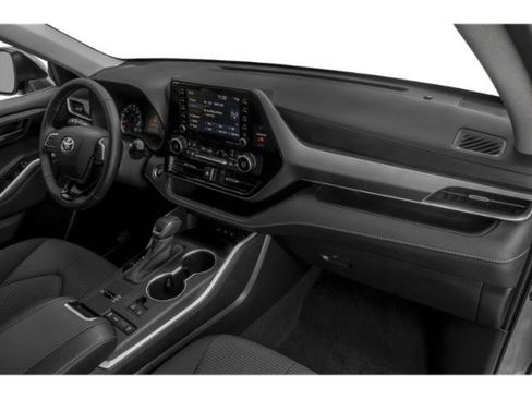 Used 2022 Toyota Highlander LE AWD/4WD image 15