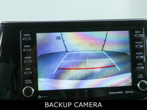 Used 2022 Toyota Highlander XLE FWD image 19