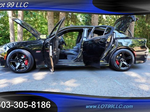 Used 2017 Dodge Charger SRT RWD image 28