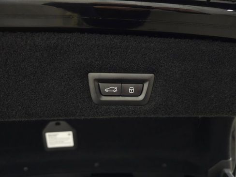 Used 2025 BMW 760i xDrive w/ Premium Package image 9