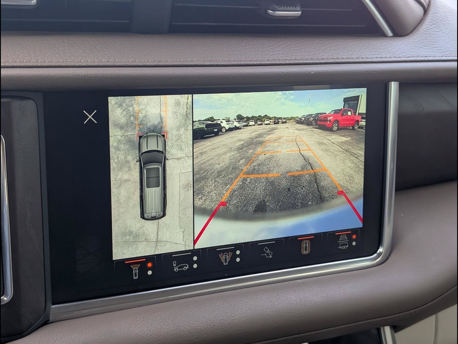Used 2024 GMC Yukon Denali w/ Advanced Technology Package AWD/4WD image 7