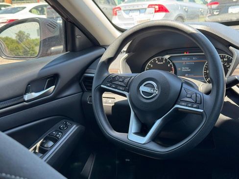 Used 2024 Nissan Altima 2.5 SV AWD/4WD image 14