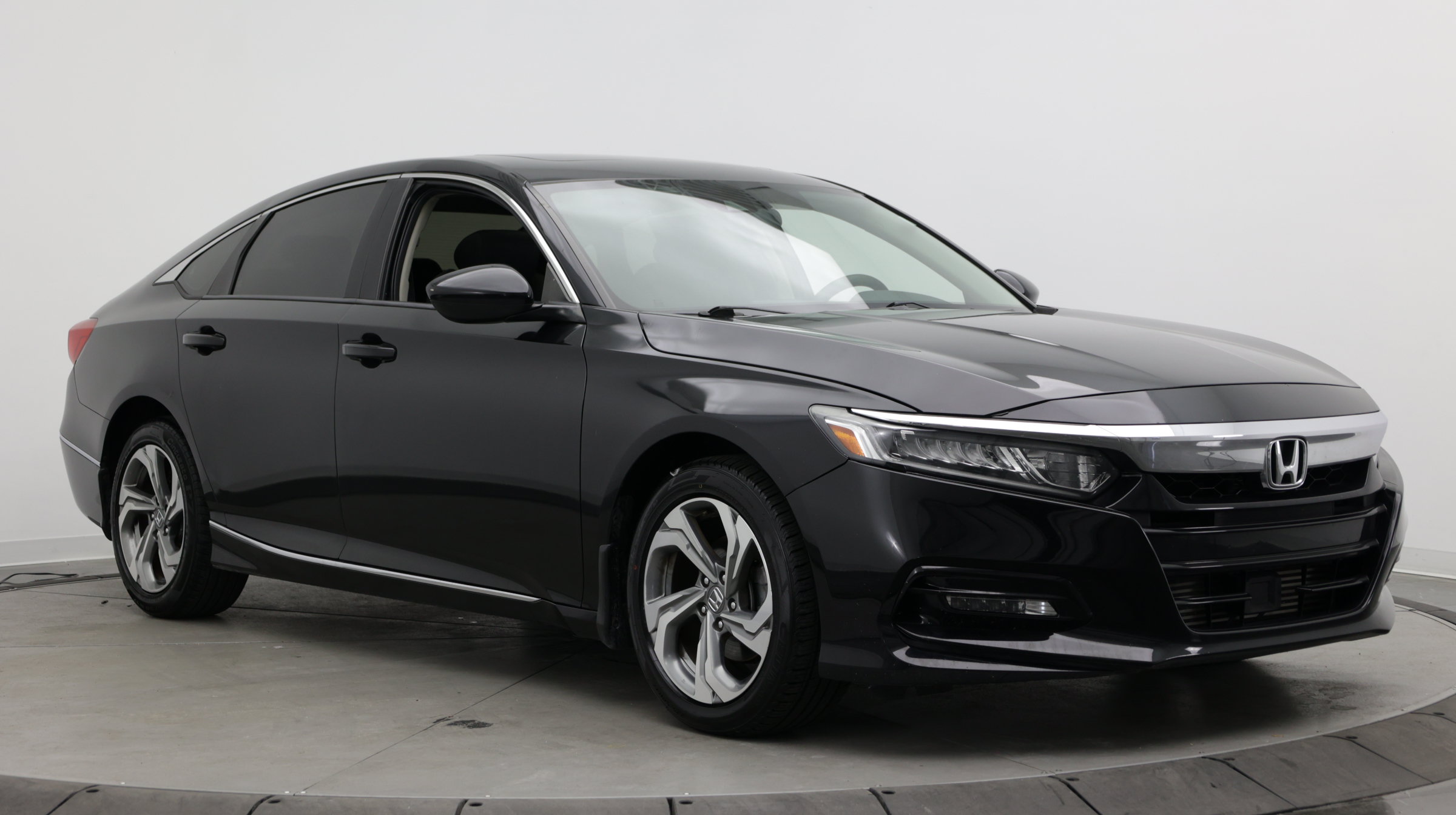 Used 2019 Honda Accord EX image 3