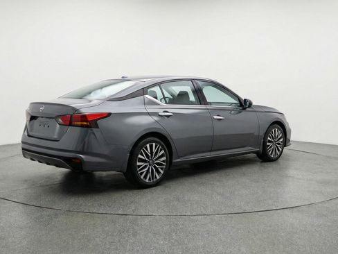 Used 2025 Nissan Altima 2.5 SV image 9