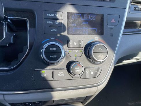 Used 2015 Toyota Sienna XLE w/ XLE Navigation Package image 40