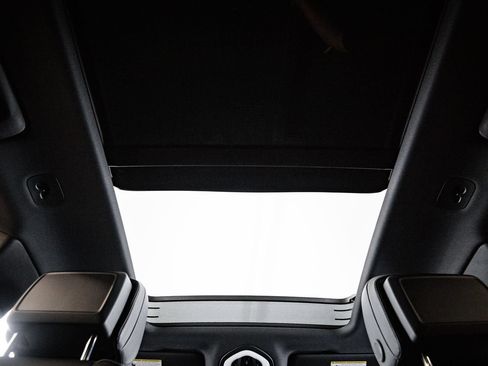 Certified 2026 Porsche Macan AWD/4WD image 30