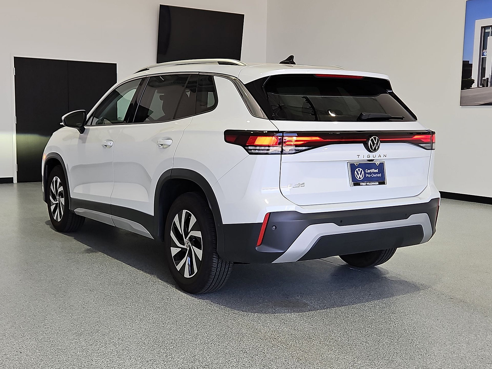 Certified 2025 Volkswagen Tiguan S FWD image 6
