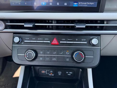 Used 2025 Hyundai Tucson SE image 15