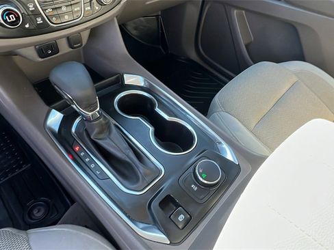 Used 2021 Chevrolet Traverse LT image 30