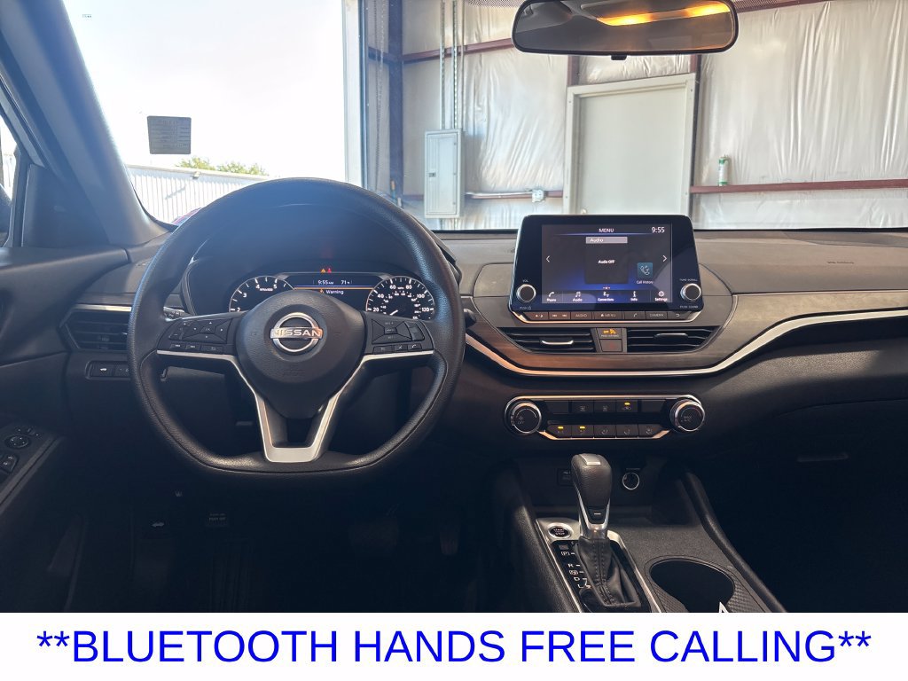 Used 2025 Nissan Altima 2.5 SV FWD image 12