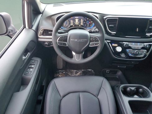 New 2026 Chrysler Voyager LX image 10