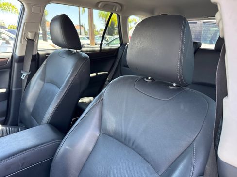 Used 2017 Subaru Outback 2.5i Limited AWD/4WD image 3