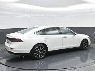 Used 2023 Honda Accord Touring video 3