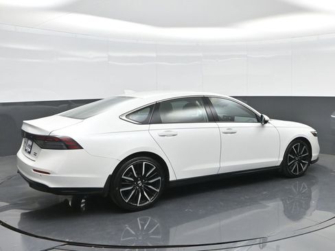 Used 2023 Honda Accord Touring image 3