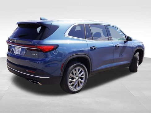 Used 2025 Buick Enclave Preferred image 3