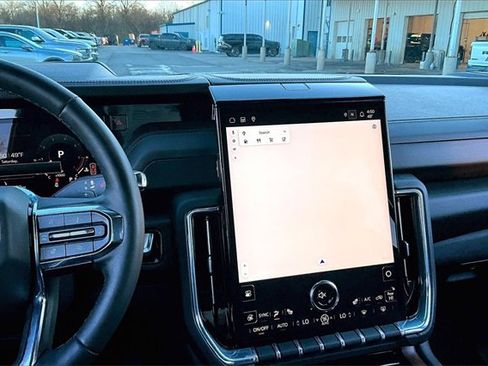 Used 2025 GMC Yukon Denali image 9