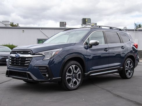 Used 2023 Subaru Ascent Limited w/ Technology Package image 3