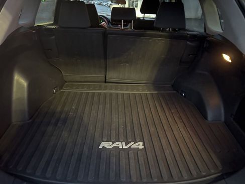 Used 2020 Toyota RAV4 XLE image 21