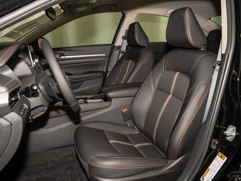 New 2025 Nissan Altima 2.5 SR image 15