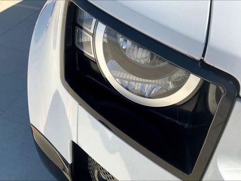 Used 2022 Land Rover Defender 90 X-Dynamic S image 34