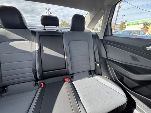 Used 2025 Volkswagen Jetta SE image 36