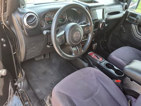 Used 2013 Jeep Wrangler Freedom Edition image 5