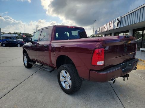 Used 2019 RAM 1500 Express w/ Express Value Package AWD/4WD image 3