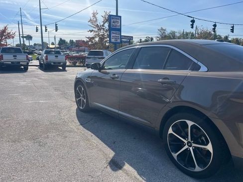 Used 2015 Ford Taurus SEL w/ Equipment Group 201A FWD image 4