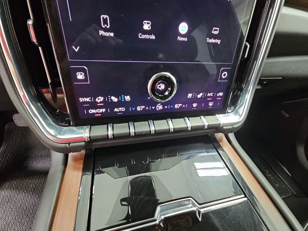 Certified 2025 GMC Yukon Denali RWD image 19