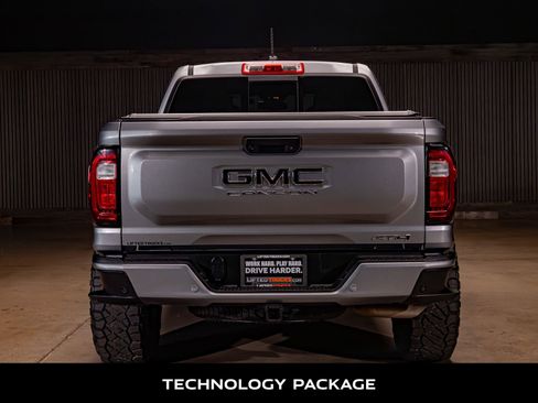 Used 2024 GMC Canyon AT4 w/ AT4 Premium Package AWD/4WD image 8