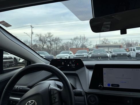 Used 2025 Toyota Prius LE image 32