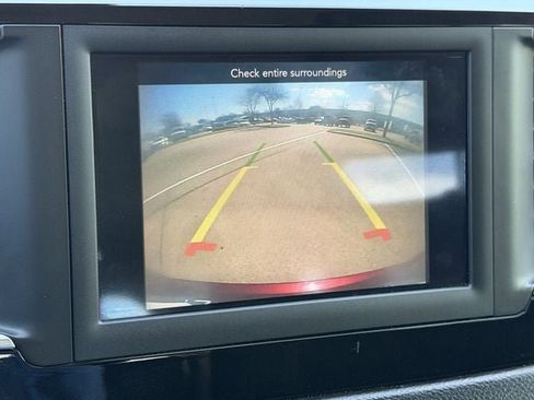 Used 2020 Chrysler Voyager L image 17