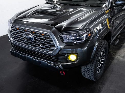 Used 2020 Toyota Tacoma TRD Sport w/ Technology Package AWD/4WD image 11