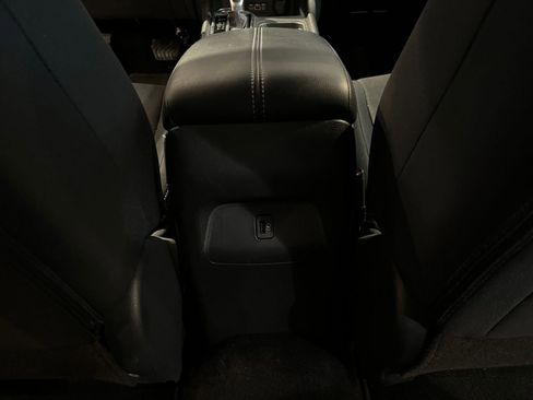 Used 2025 Nissan Sentra SV image 24