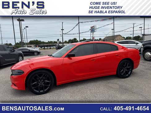 Used 2019 Dodge Charger SXT w/ Blacktop Package RWD image 1