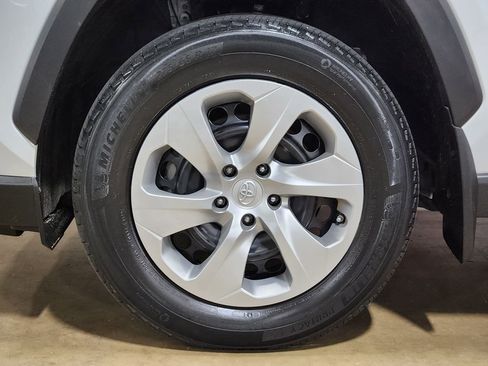 Used 2022 Toyota RAV4 LE AWD/4WD image 28