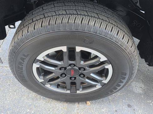 Used 2025 Toyota Tacoma TRD Sport AWD/4WD image 32