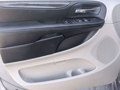 Used 2020 Dodge Grand Caravan SE image 13